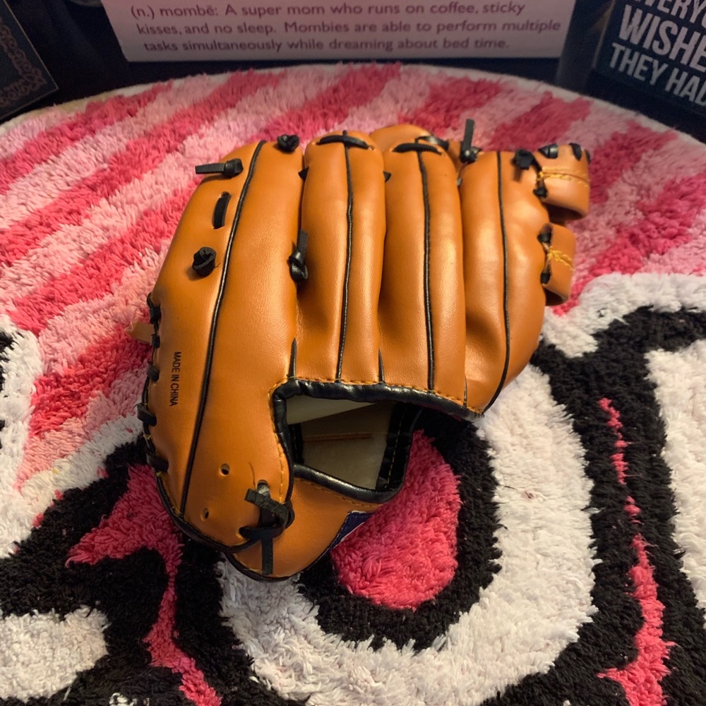 ⭐️💜Kids Size Baseball Glove By MacGregor💙 ⭐️